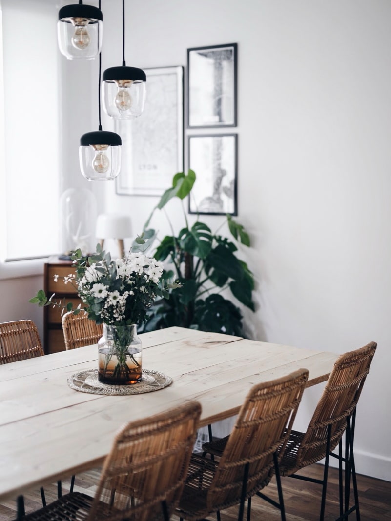 Décoration salon salle à manger table DIY bois brut pieds métal table
