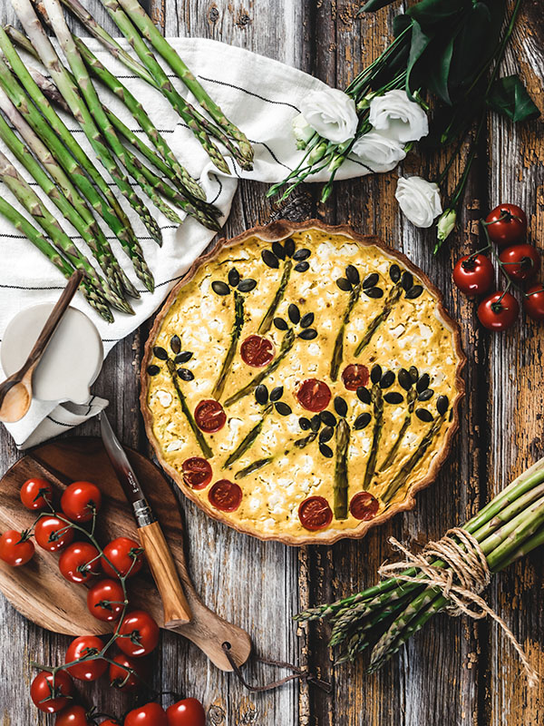 Quiche curcuma, asperges et feta